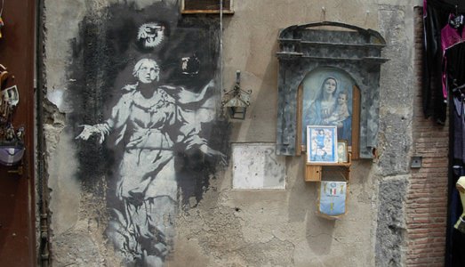 Banksy da tutelare. Comune di Napoli e Inward lanciano un progetto per evitare vandalismi e affini sull’unica opera del writer inglese presente in Italia | Banksy da tutelare. Comune di Napoli e Inward lanciano un progetto per evitare vandalismi e affini sull’unica opera del writer inglese presente in Italia |